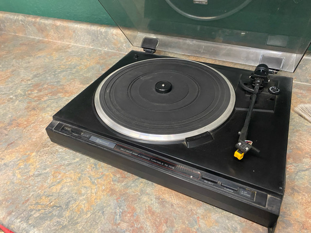 Turntable  in Stereo Systems & Home Theatre in Winnipeg