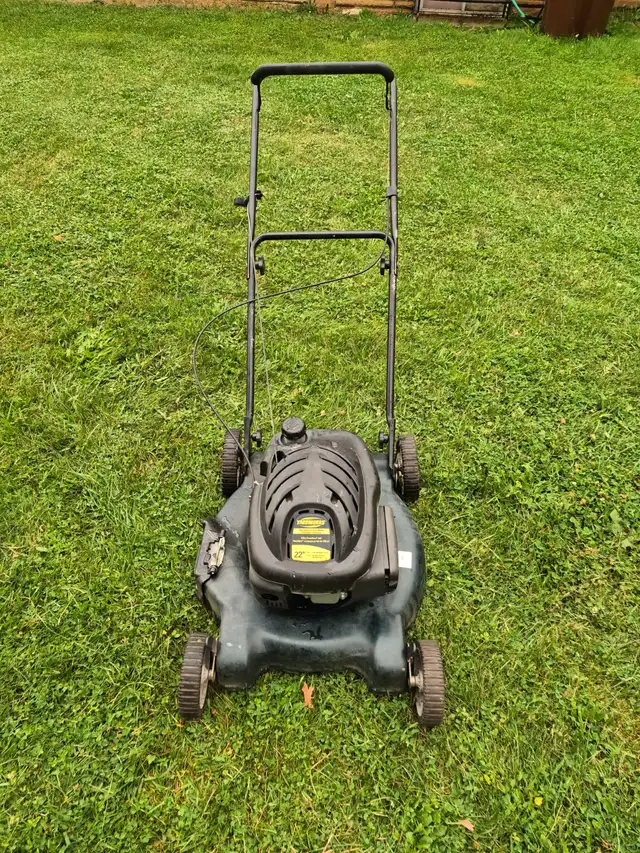 Gas Lawnmower 22'' yardwork's mulch push mower in Lawnmowers & Leaf Blowers in Oakville / Halton Region - Image 2