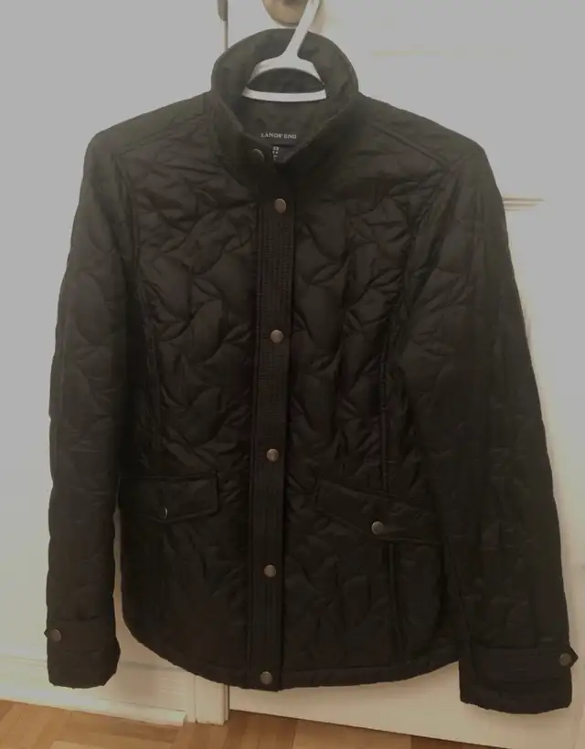 Woman’s quilted jacket in Women's - Tops & Outerwear in Laval / North Shore - Image 2