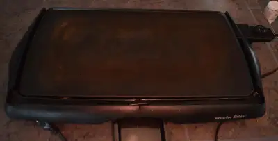 Proctor Silex large griddle -great for bacon, eggs, pancakes etc. -no scratches on the surface -has...