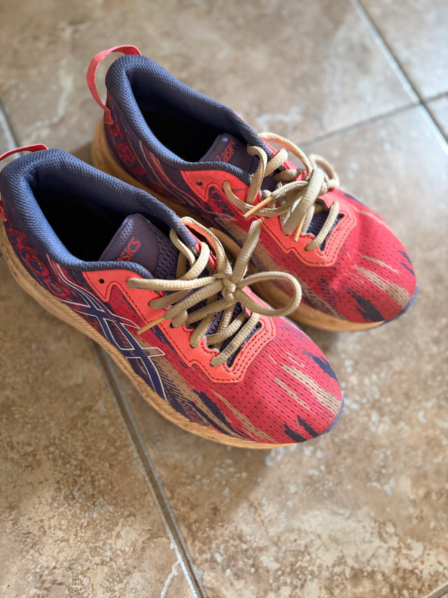 free asics kids runners size 4 in Free Stuff in Ottawa