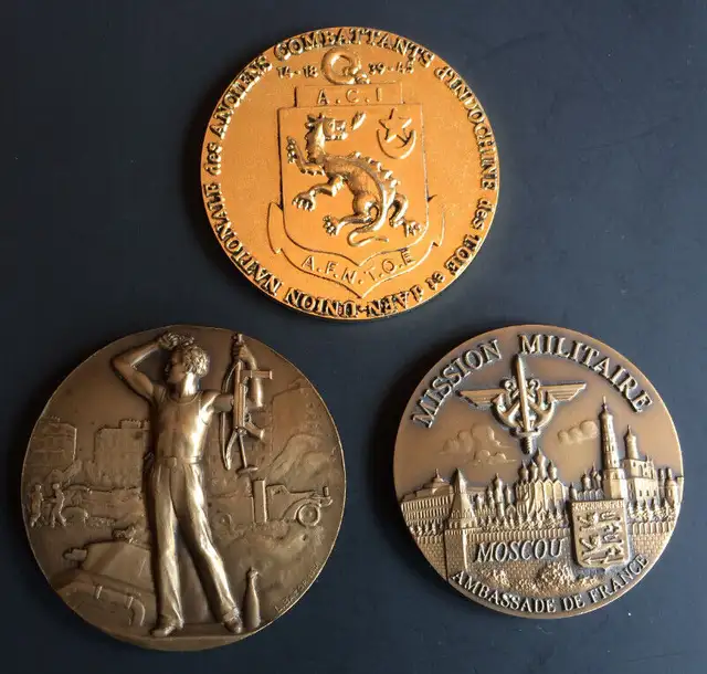 COLLECTION - GRANDES MÉDAILLES  MILITAIRE DE TABLE - No 9 in Arts & Collectibles in Longueuil / South Shore - Image 5