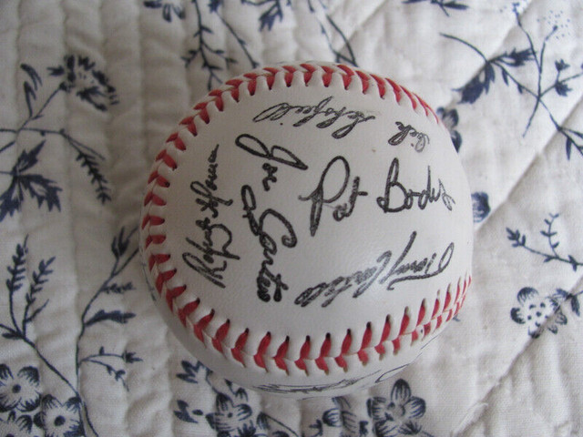 1990's Blue Jays Autograph Baseball in Arts & Collectibles in Edmonton