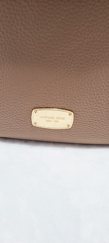 Michael Kors Medium Ivory-color Leather Shoulder Bag in Women's - Bags & Wallets in Barrie - Image 2