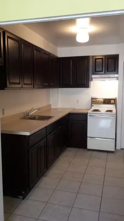 BEAU GRAND 3½, CDN/LIBRE/ Près Hôpital Juif,Ste-Justine,HEC
