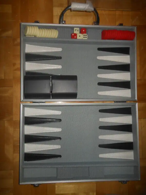 Backgammon in Toys & Games in City of Montréal - Image 7