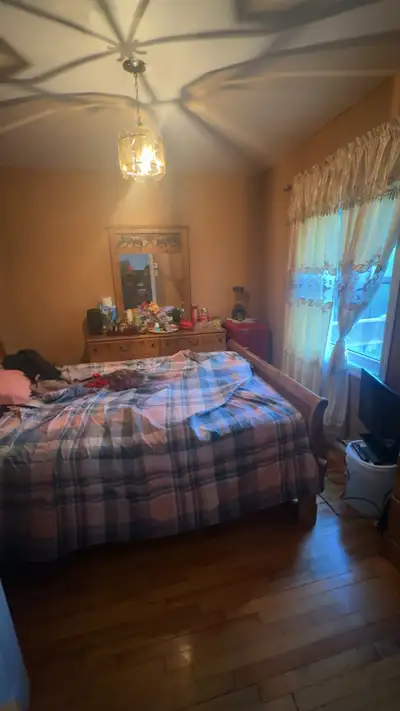 Disponible à partir du 1er juillet Chambre entièrement meublée à louer.-femmes seulement Inclus : •...