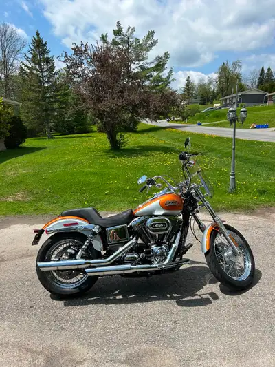 2104 Harley Davidson Dyna Streetbob Factory High Output 103 ci motor Factory Custom Chrome package S...