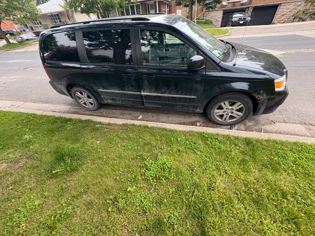 2010 Dodge caravan in Cars & Trucks in Kitchener / Waterloo - Image 3