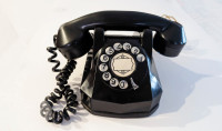 Téléphone vintage art-déco des années 50,