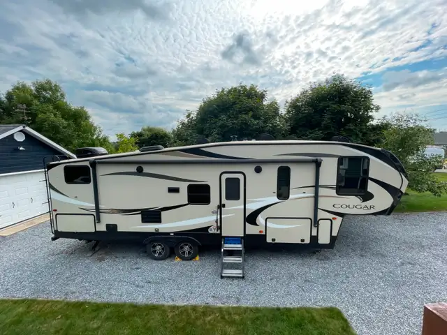 Fifthwheel Cougar 29RDB Half Ton 2019 in RVs & Motorhomes in Rimouski / Bas-St-Laurent - Image 3