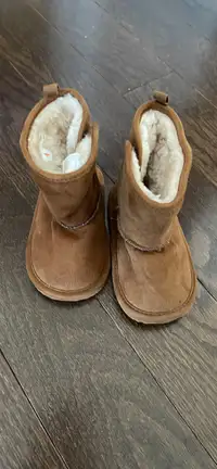 Baby toddler boots - size 4