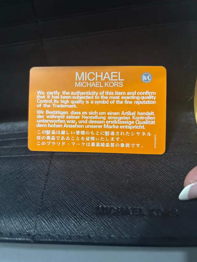 Michael Kors Wallet  in Women's - Bags & Wallets in Sudbury - Image 5