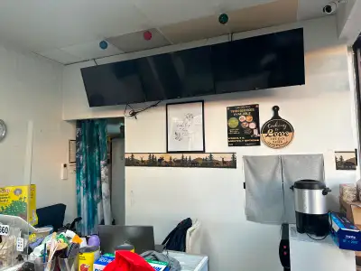 Take out restaurant at very prime location is available for lease. Selling it with business. It incl...
