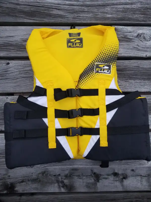 4 Lifejackets PFD new condition in Water Sports in Cornwall - Image 2