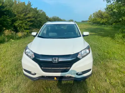 2017 Honda hrv awd 4 cyl all wheel drive Leather sunroof backup camera ac power windows keyless entr...