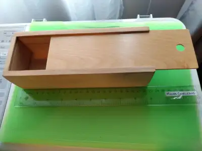 PLUMIER (BOÎTE à CRAYON) EN BOIS COUVERCLE COULISSANT, View more