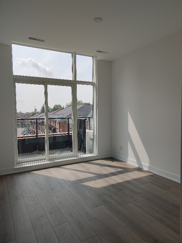 Markham 2 Bedrooms 2 baths New Large Condo for Rent 2850/month Long