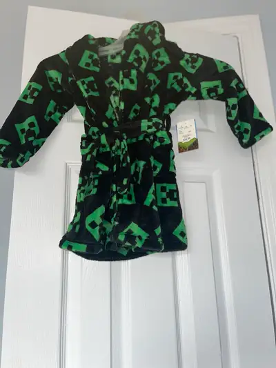 New Bought it for 25 plus tax Size 4/5 kids