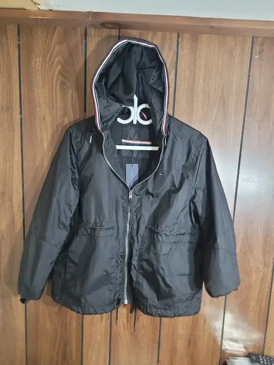 Tommy Hilfiger Jacket in Women's - Tops & Outerwear in Oshawa / Durham Region - Image 2
