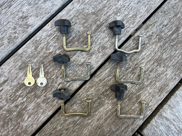 THULE ROOFTOP BIKE RACKS (WHEEL MOUNT) IN EXCELLENT CONDITION in Road in Oakville / Halton Region - Image 6