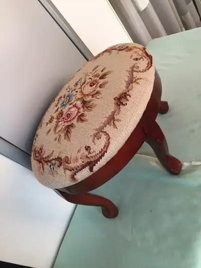 PRICE FIRM ... Dimensions: 15"(W) X 11.5"(D) X 9.5"(H)... Colours: Taupe-Beige multicolour ... Avenu...