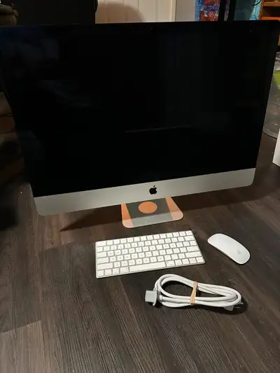 Excellent condition "Late 2015" iMac 27" Asking $400 OBO Specs: 27" Retina Display 3.3ghz Quad-Core...