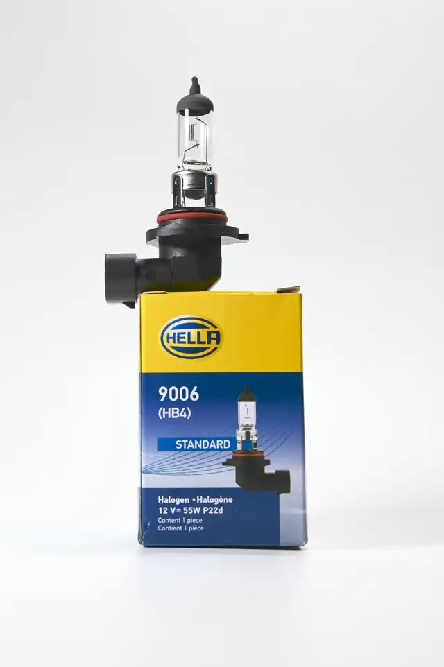 Hella 9006 HB4 Standard Halogen 12V 55W Headlight Light Bulb in Other Parts & Accessories in City of Toronto - Image 5