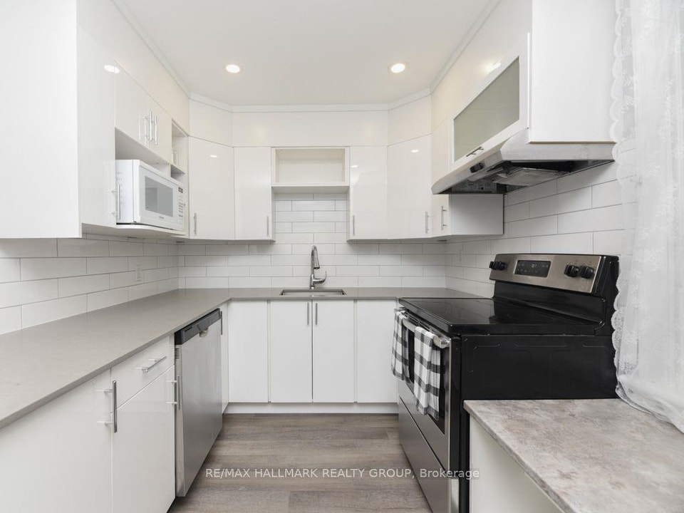 Female‑Only Rooms • uOttawa • $950–$1,250 All‑In 5