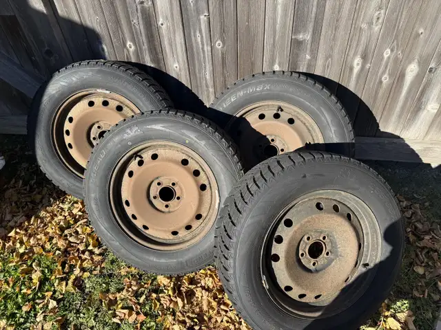 Winter tires on steel rims 235 65r18 in Other Parts & Accessories in Markham / York Region - Image 2