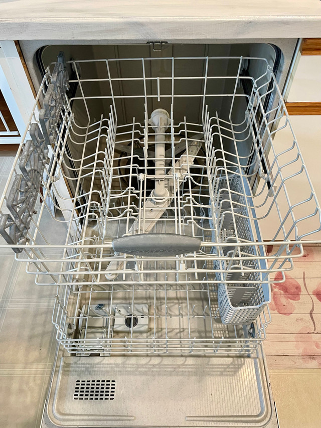 Dishwasher in great working order in Dishwashers in Lethbridge - Image 3