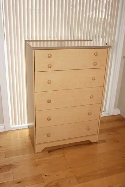 Bureau tendance, 5 tiroirs, propre 65$ livré, View more