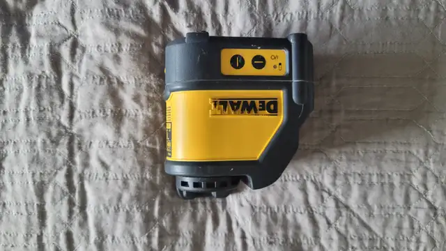 Dewalt laser level DW088 in Power Tools in Hamilton - Image 3