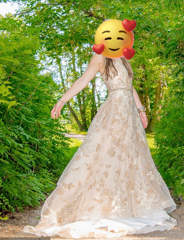 Gold Wedding/Prom/Event Dress size 6 in Wedding in Winnipeg