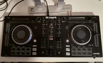Numark Mixtrack Platinum, View more