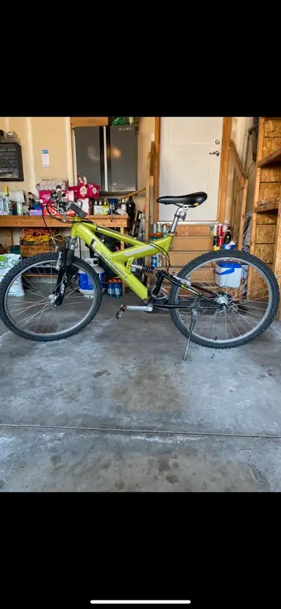 21 speed bike. Smooth gear shifting, adjustable seat. 26 inch handle bars. 19 inch frame.