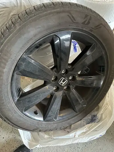 Selling a full set of Honda Pilot 2025 Black Edition tires with gloss-black rims. ✅ Only used for 6...