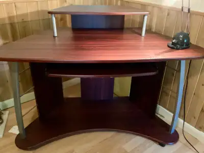 BUREAU POUR ORDINATEUR AVEC PLATEAU MOBILE ET CHAISE, View more