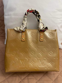 Authentic Louis Vuitton Bag (Used)