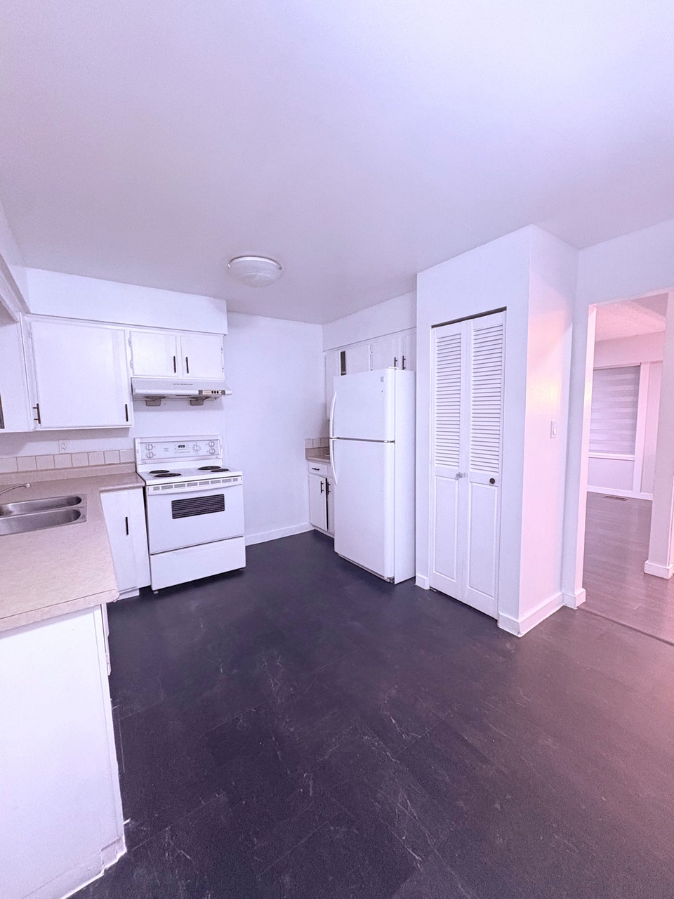 upper level 3 bedrooms house for rent North Delta 4