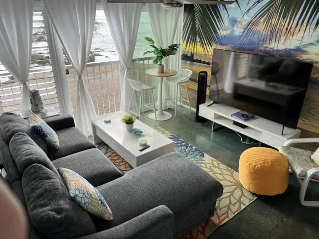 OCEANFRONT MAKAHA SUNSET CONDO Oahu Hawaii (sleeps 2) in Hawaii in Canada - Image 3