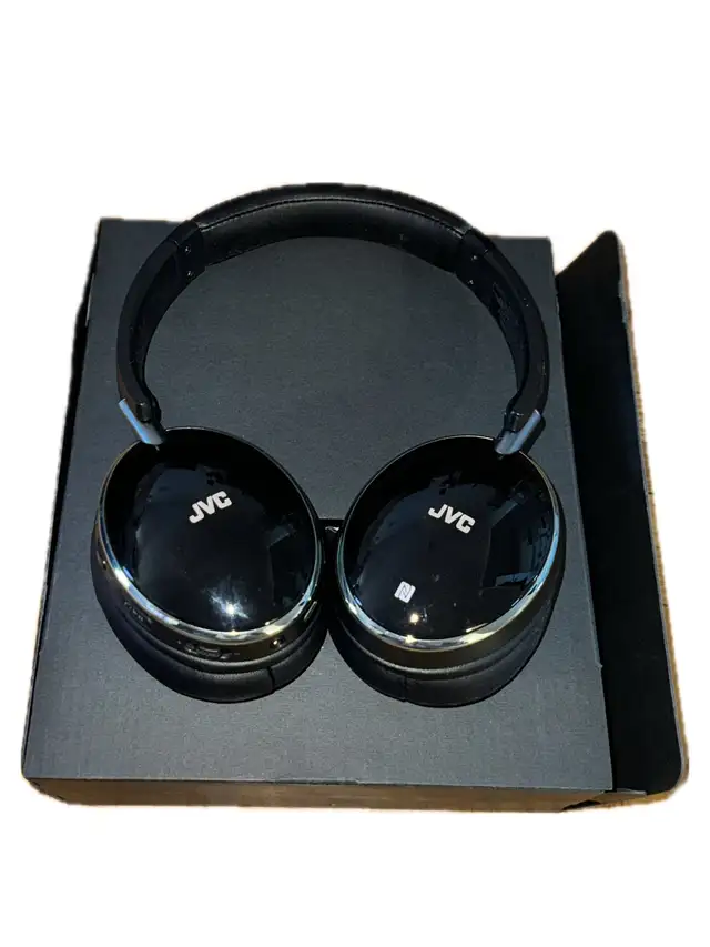 JVC Wireless Noise Cancelling Headphones in Headphones in City of Toronto - Image 3