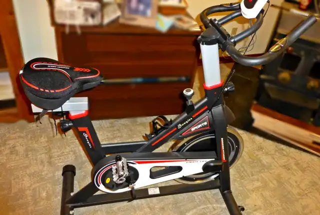 Soozies Fitness Stationary Bicycle, Model:  A90-144 in Health & Special Needs in Ottawa - Image 2