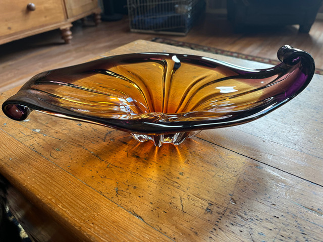 Vintage Amber Amethyst Art Glass Bowl in Arts & Collectibles in Kawartha Lakes - Image 3