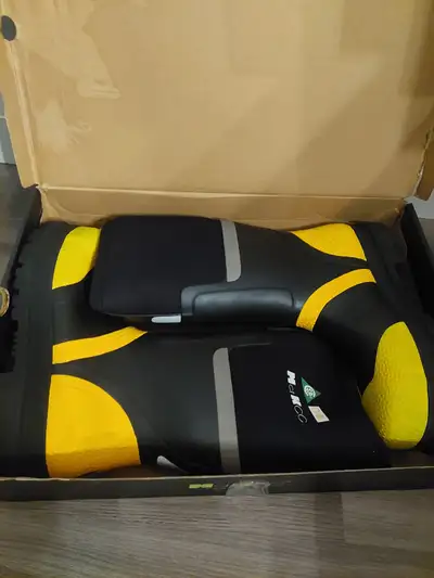 BNIB with tags still attached. Mens size 14 steel toe rubber boots. Retails for 179.99 plus tax. Sel...