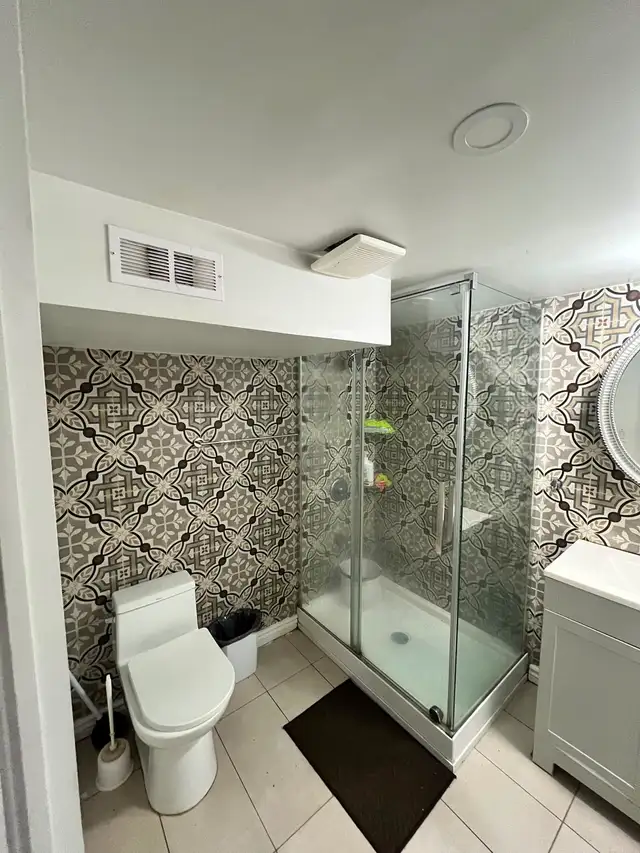 Spacious Basement Room for Rent – Prime Humberwood Location (Mal in Room Rentals & Roommates in Mississauga / Peel Region - Image 5