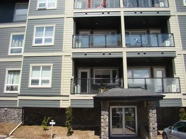 2Bedroom,2Bathroom,corner unit & underground parking Stonebridge