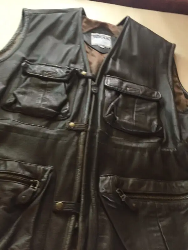 Mens' Safari Vest**Style 'Cargo' pour Homme in Men's in Laval / North Shore - Image 4