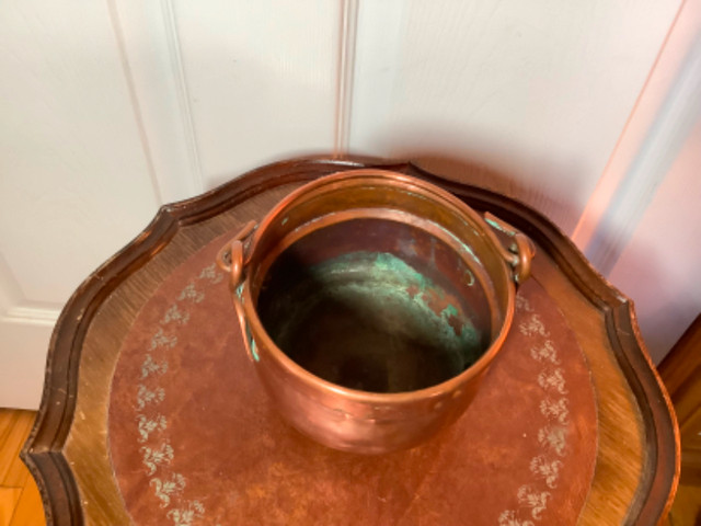 Vintage Copper Pot/Vase with a Handle  in Home Décor & Accents in Belleville - Image 4