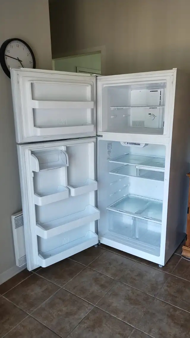 Réfrigérateur General Electric (GE) in Refrigerators in Sherbrooke - Image 3